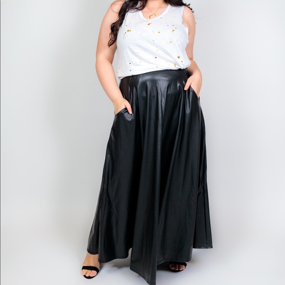 Plus Size Faux Leather Maxi Skirt - Picture 4 of 7